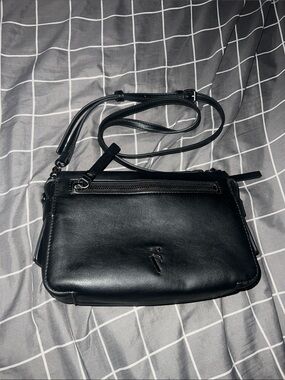 Simply Vera Vera Wang Sintra Black Crossbody Bag